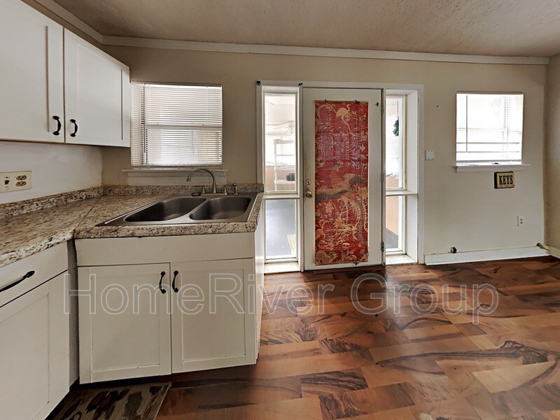 Building Photo - 1703 US-90