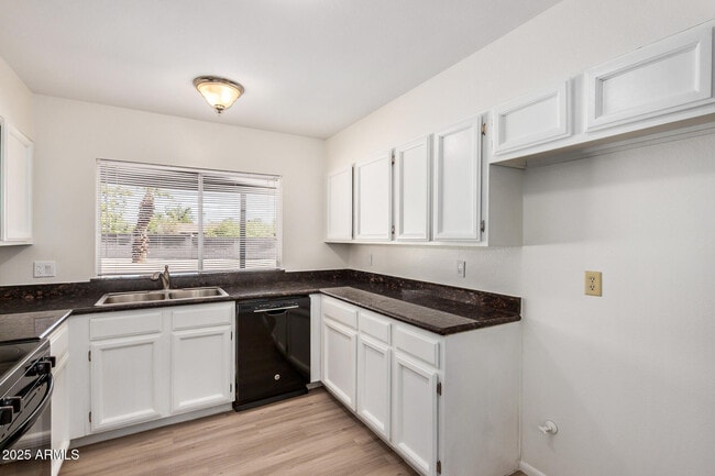 Building Photo - 13039 N 70th St
