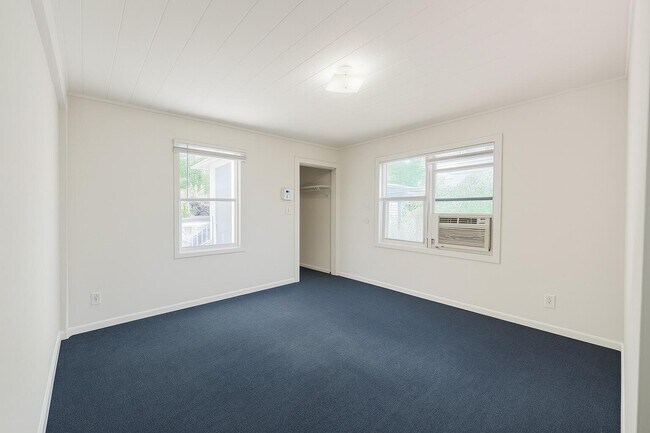 Building Photo - 605 33rd St