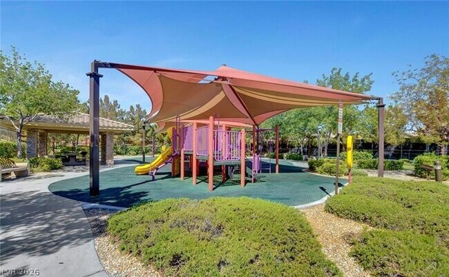 Building Photo - 212 Fairway Woods Dr