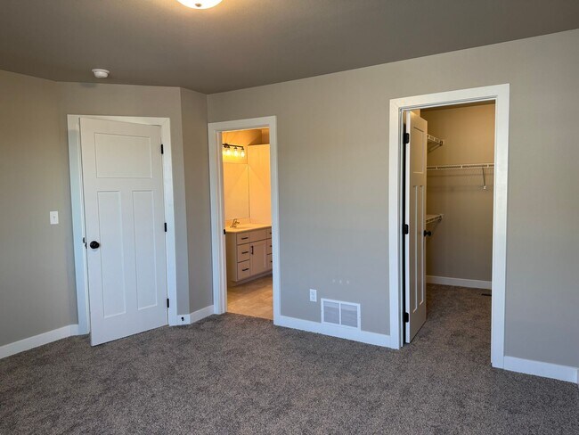 Building Photo - Horace ND - Available Now