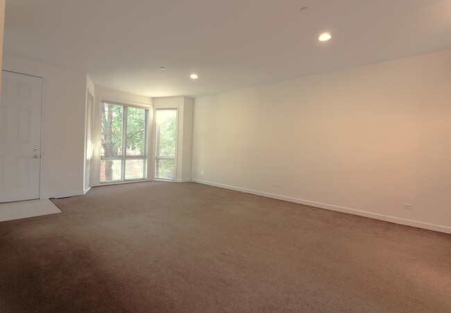 Building Photo - 57 Northfield Terrace