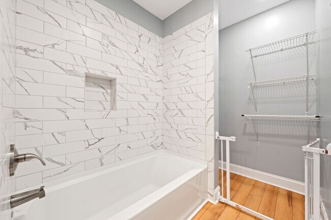 Building Photo - Beautifully Renovated 2 Bed / 2 Bath Home with Fenced Yard in Durham!