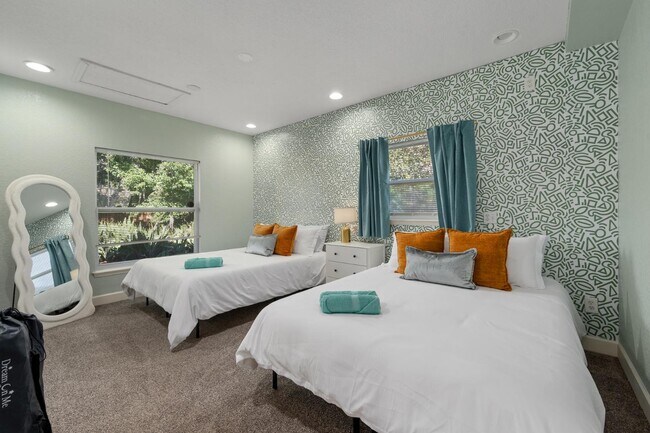 Building Photo - 808 Arietta Dr
