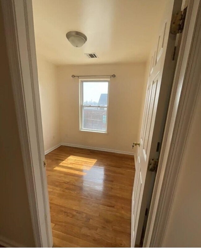 Building Photo - 13 Union St