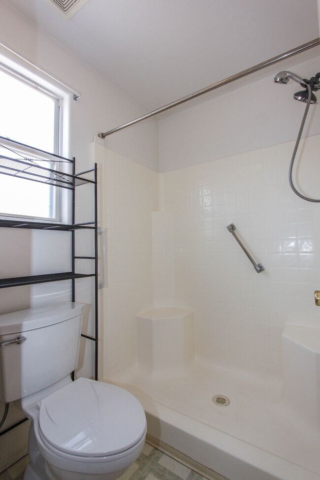 Building Photo - Three Bedroom Prescott Valley Duplex - APPLICATION PENDING