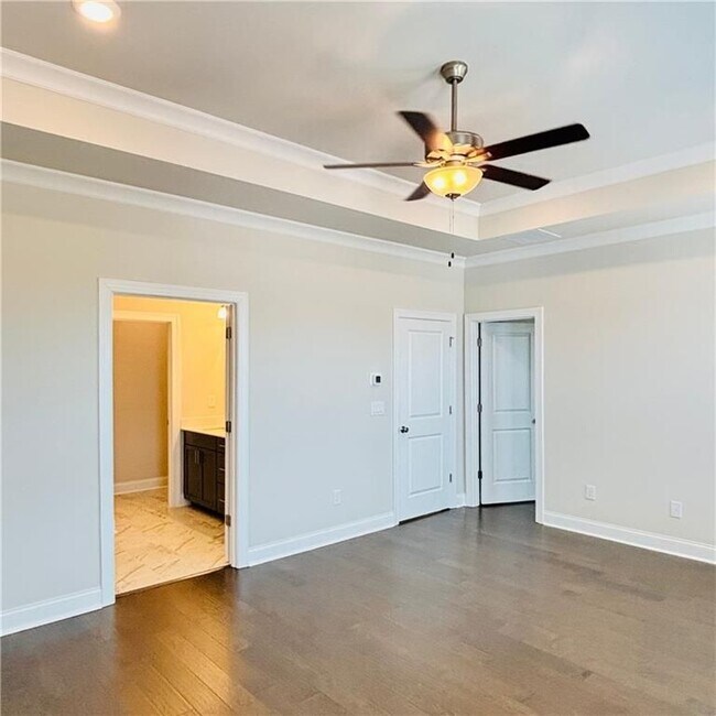 Building Photo - 657 SUMMIT HILL Way