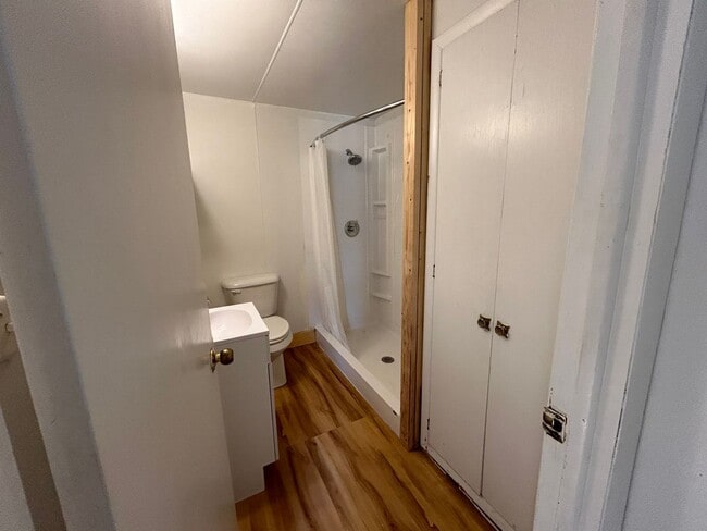 Building Photo - Large 2 Bed 1 Bath House with Fenced Yard and Washer Dryer Hookups