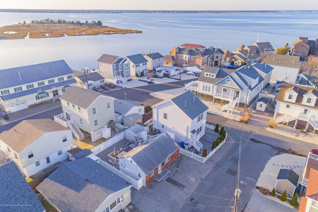 Building Photo - 11 Spindrift Rd