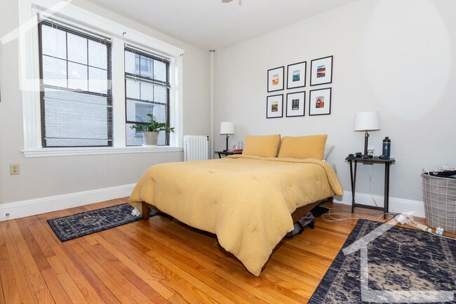 Building Photo - Sunny, Modern Cleveland Circle 1-Bed Right on the T!