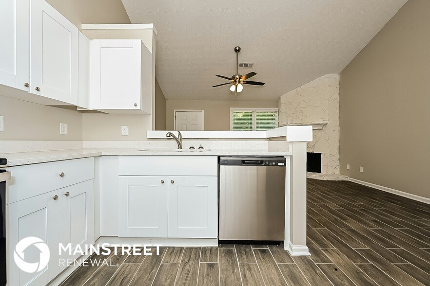 Building Photo - 402 Hawthorne Cir