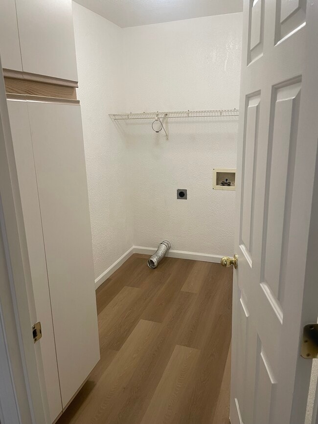 Building Photo - 722 Cedar St