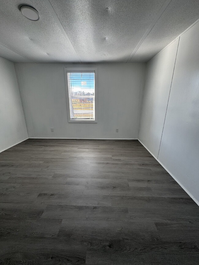 Building Photo - 40 Friendly Cir