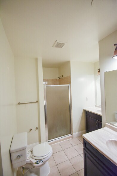 Building Photo - 13 S St NE