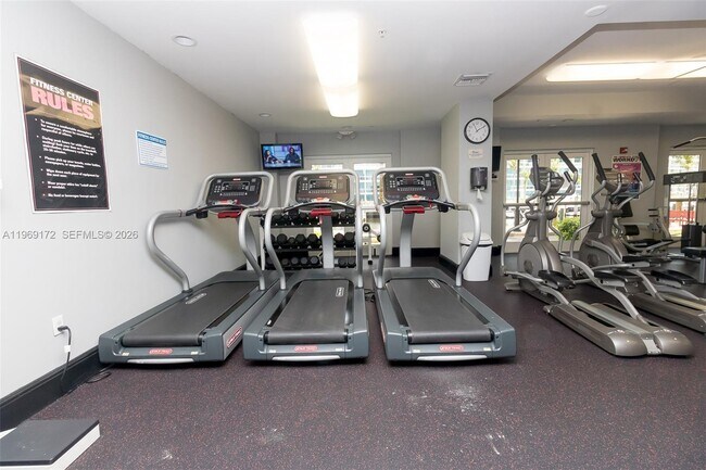 Building Photo - 3001 NE 185th St