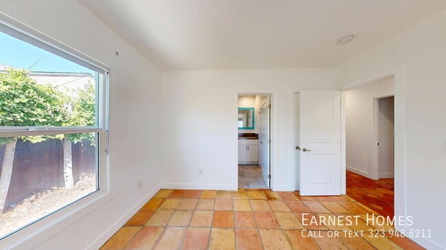 Building Photo - 1815 Cloverdale Ave