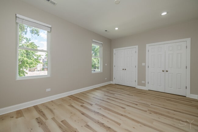 Building Photo - 717 N Parkside Ave