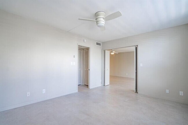 Building Photo - 3175 NE 48th Ct