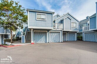 Building Photo - Modern & Spacious 2Bdm 2.5Ba Condo in Cany...