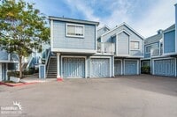 Building Photo - Modern & Spacious 2Bdm 2.5Ba Condo in Cany...