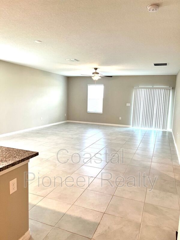 Building Photo - 16695 Parker River St