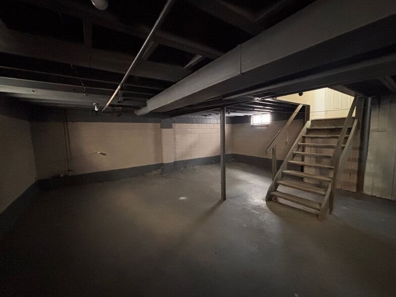 Building Photo - 19425 Fenmore St