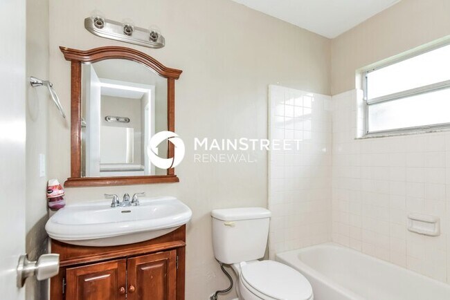 Building Photo - 3 Bedroom Pet-Friendly Home in Tarpon Spri...