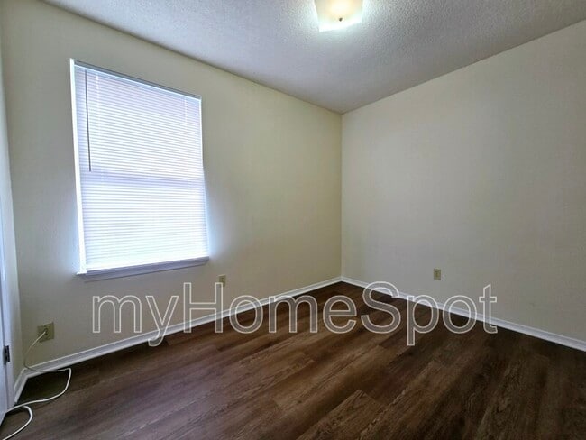 Building Photo - 409 Shadow Way Ln