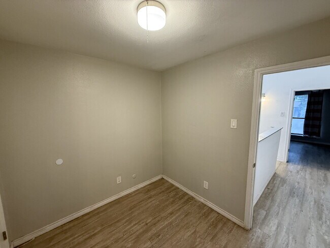 Building Photo - 7522 Holly Hill Dr