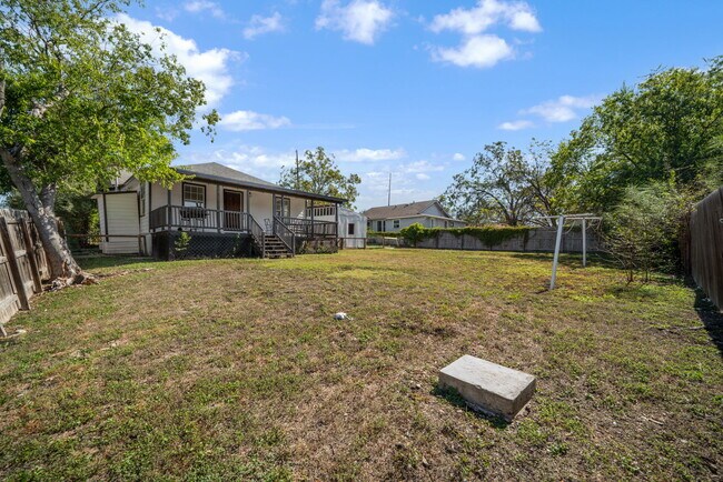 Building Photo - 1225 Michigan Ave