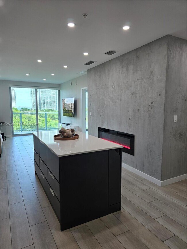 Primary Photo - 1600 SW 1st Ave