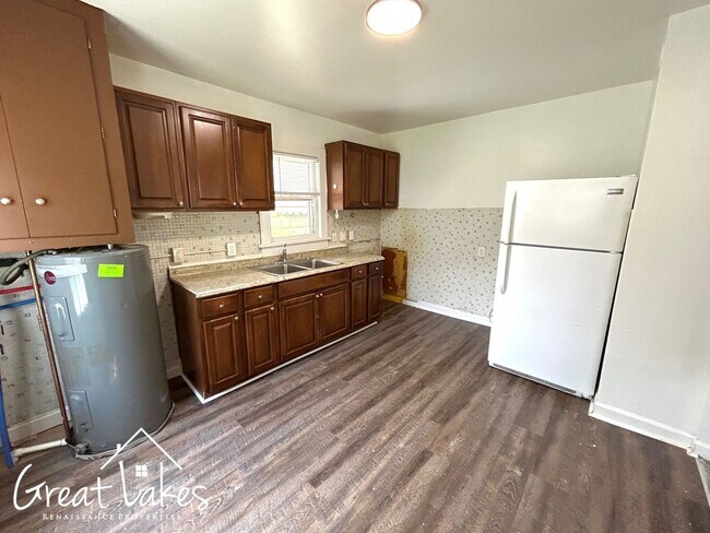 Building Photo - 24601 Tallman Ave