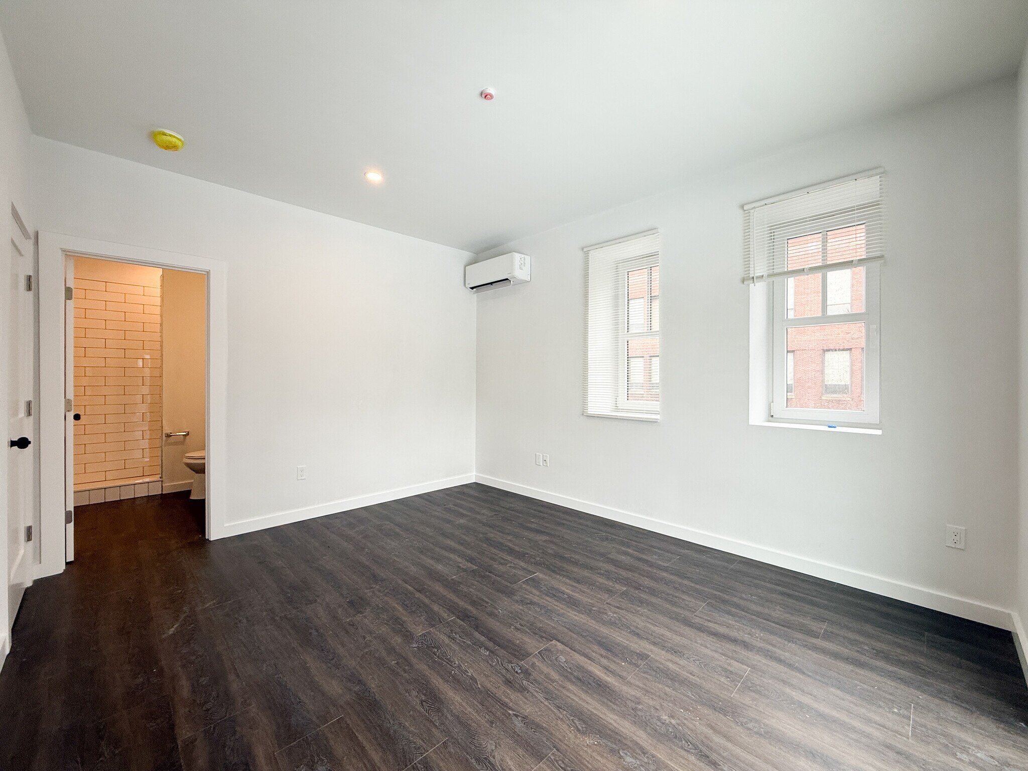 Building Photo - 67 Perrin St