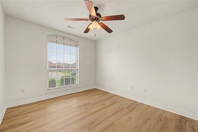 Building Photo - 208 McDaniel St