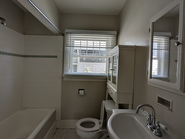 Building Photo - 3948 Sherman Way