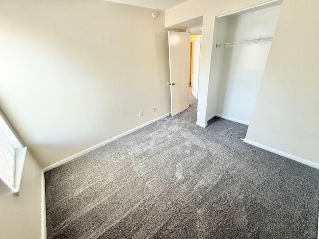 Building Photo - HURRY!!!***2 BED Condo/Downstairs unit/ W,S&T INCLUDED!!