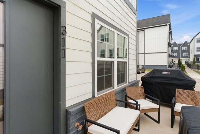 Building Photo - Modern Townhome in Madison