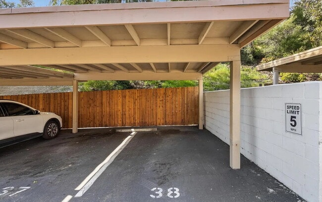 Building Photo - Welcome to this immaculate one-bedroom res...