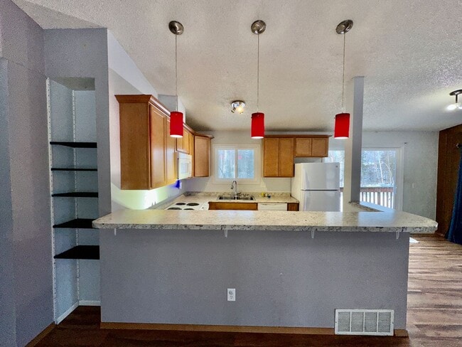 Building Photo - LIFE IS BETTER AT THE LAKE!