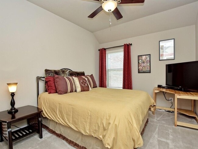 Building Photo - 510 Cameron Cove