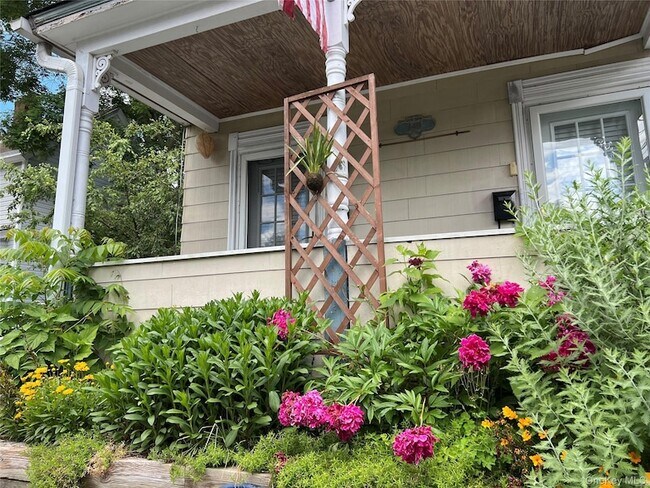 Building Photo - 140 12th Ave