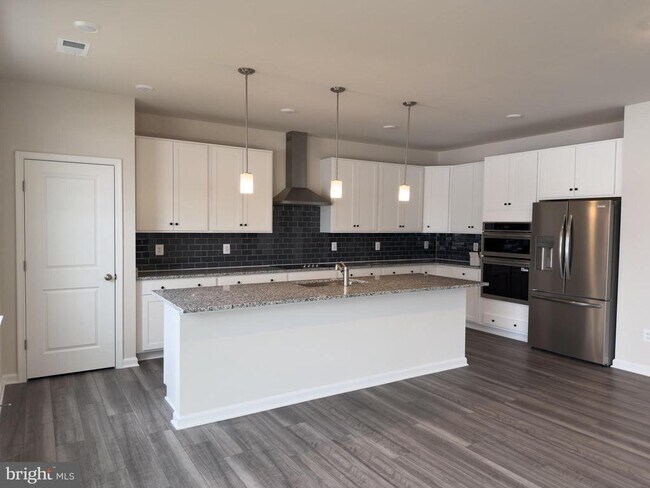 Building Photo - 430 SILVER BIRCH Dr