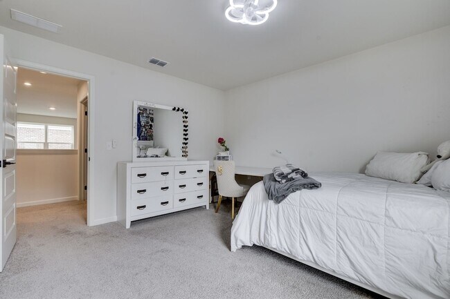 Building Photo - 945 Pleasant Ridge Run