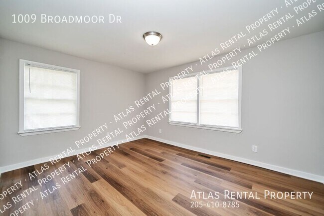 Building Photo - 1009 Broadmoor Dr