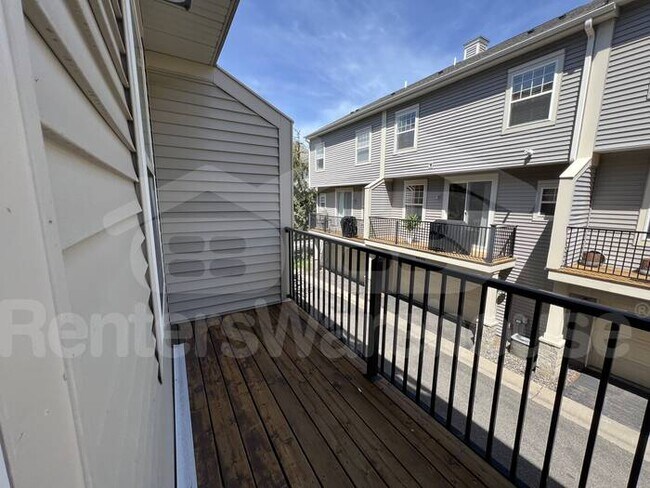 Building Photo - Available Now! Amazing Townhouse 3 Bedroom...