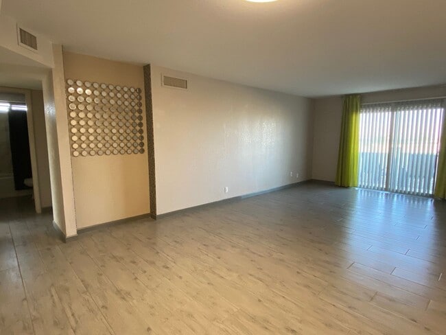 Building Photo - 2 Bedroom - 2 Bath Condo