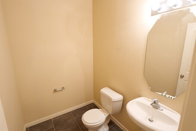 Building Photo - 26427 Longview Creek Dr