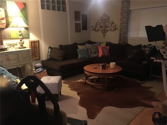 Building Photo - 101 S W Ave