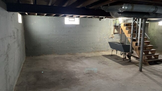 Building Photo - 32 Stafford Ave