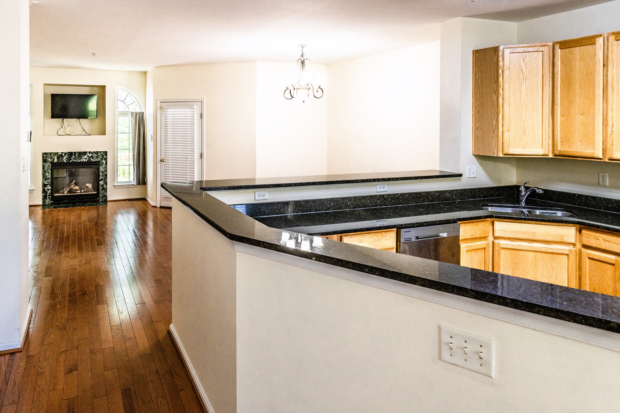 Building Photo - 6044 Blue Point Ct